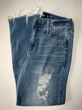 Hollister Ultra High-Rise Mom Jean